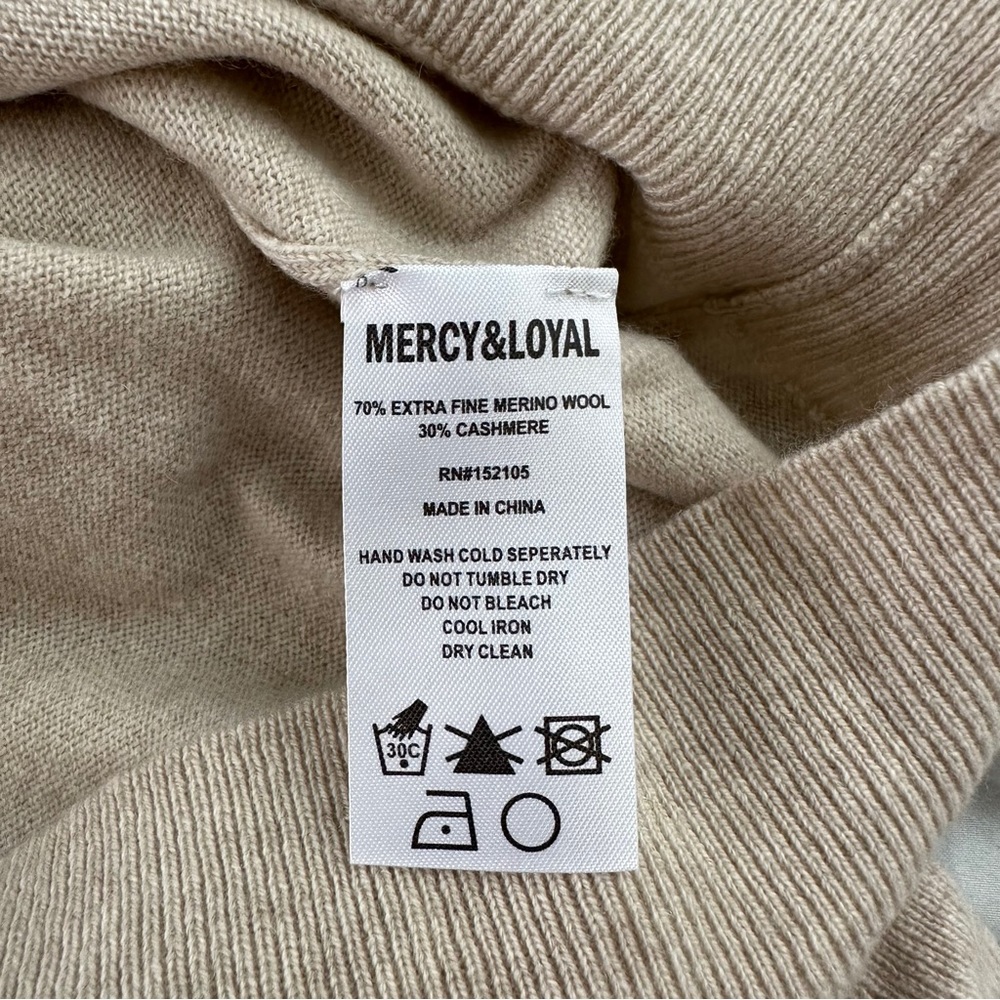 NWT Mercy & Loyal V Neck Cashmere Sweater - Picture 5 of 6